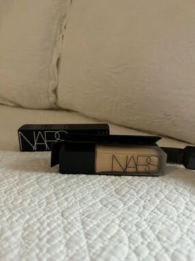 New NARS Natural Matte Longwear Foundation Weightless Light 3.5 Salzburg